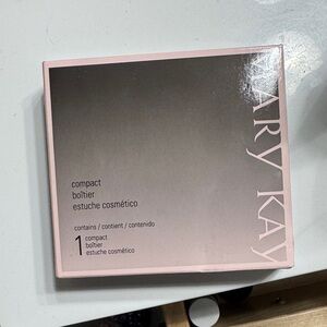 Mary Kay Compact BRAND NEW IN BOX